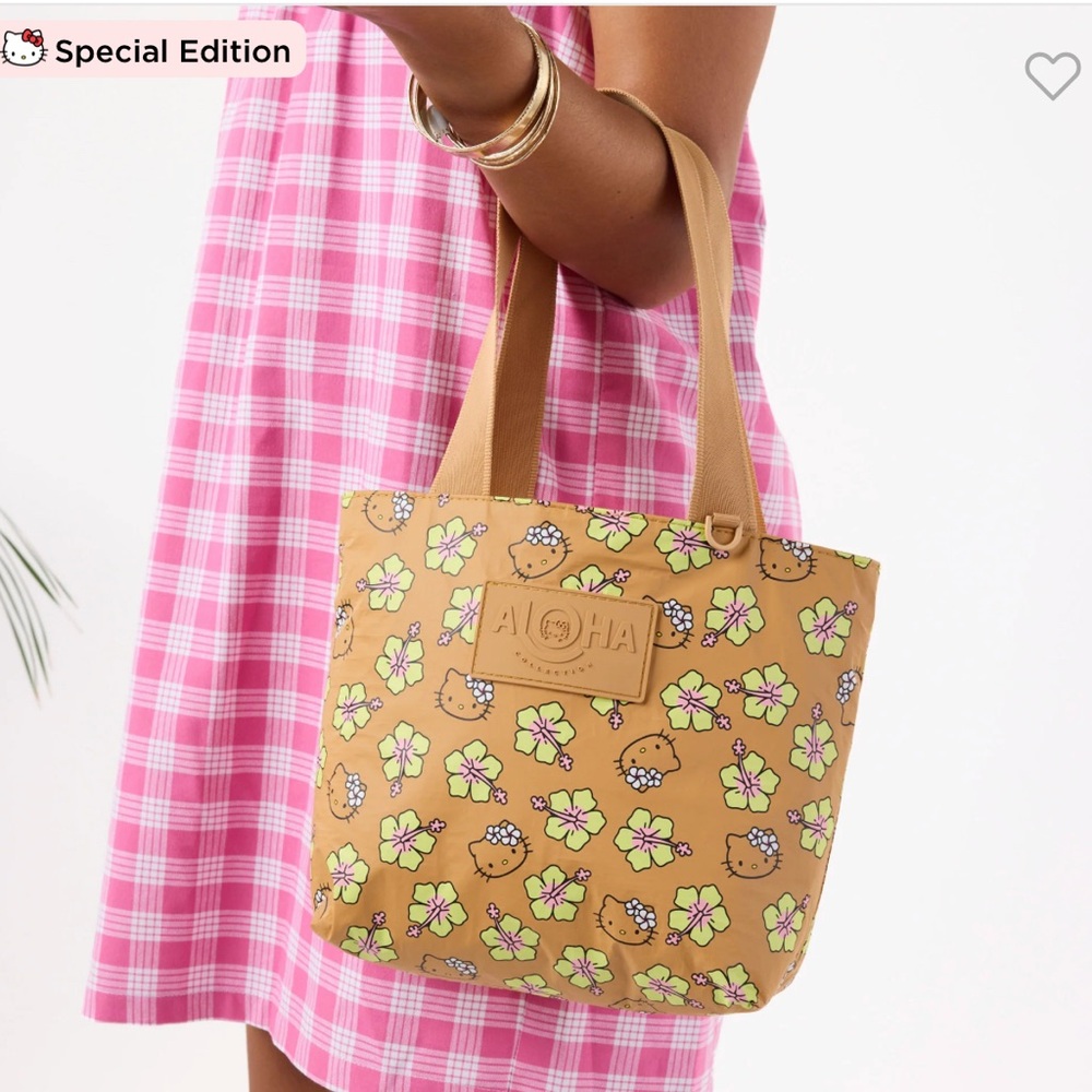 NWT ALOHA collection x hello kitty mini tripper